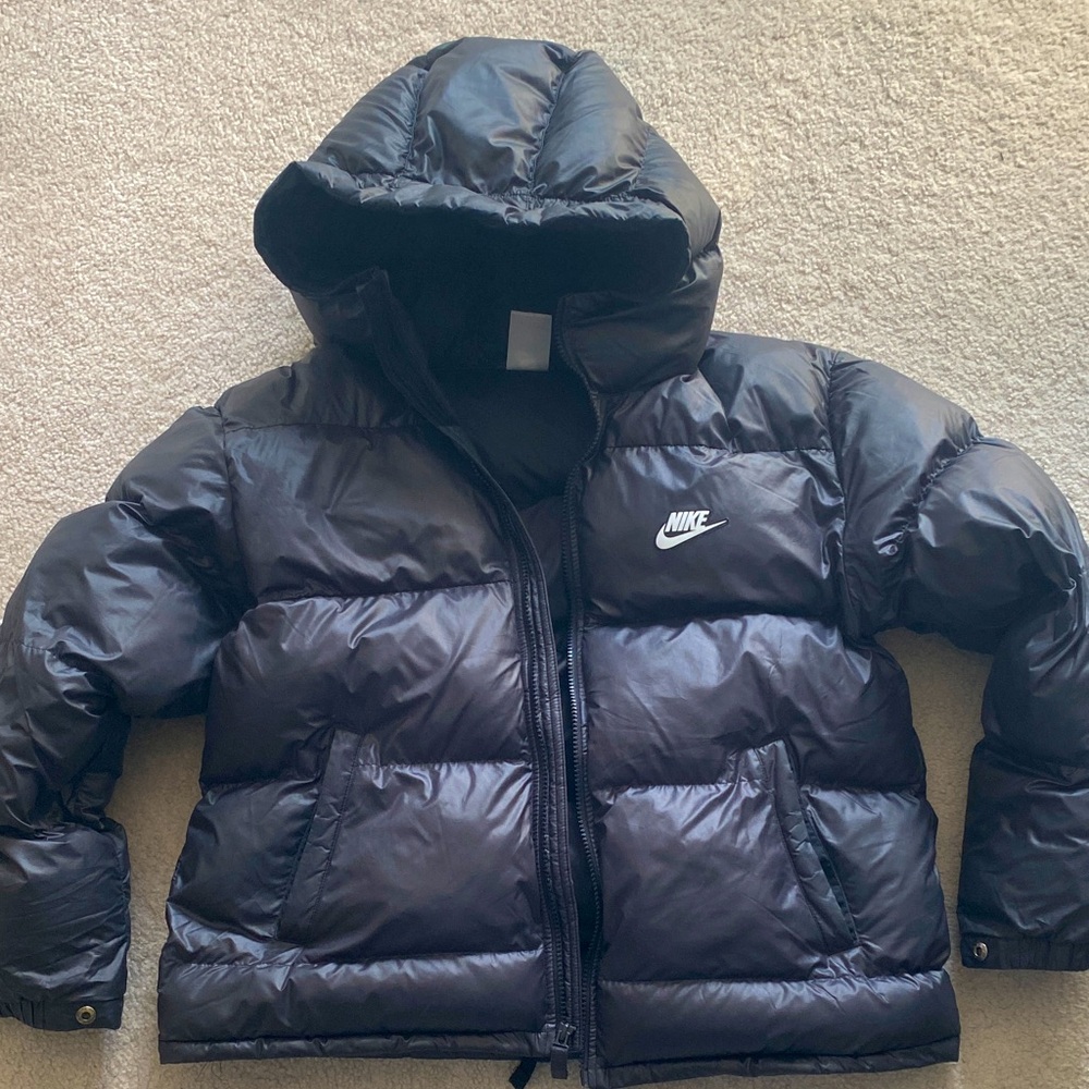 Nike Kids Puffer Jacket in Black